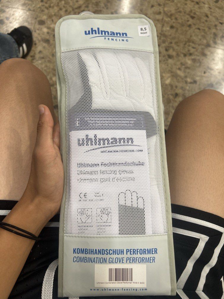 Uhlmann Combination Glove "Performer" Fencing Glove （分類：運動服裝）位於 Hong Kong。 由 lax_10101 提交（商品編號 1465773204，圖片 1）。簡介： Brand new never used, Right hand Size 8.5 Negotiable price.。