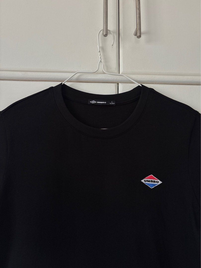 UMBRO CREWNECK T-SHIRT (Category: Tshirts & Polo Shirts ) located in Bulacan. Submitted by kennyfindss (Listing ID 1465884910, Image 2). Description: Size on Tag: Small | Unisex W: 18.5” L: 26” Sleeves: 8” Color Rate: 10/10 Condition: Like New Fabric/Material: Cotton DM TO PURCHASE .