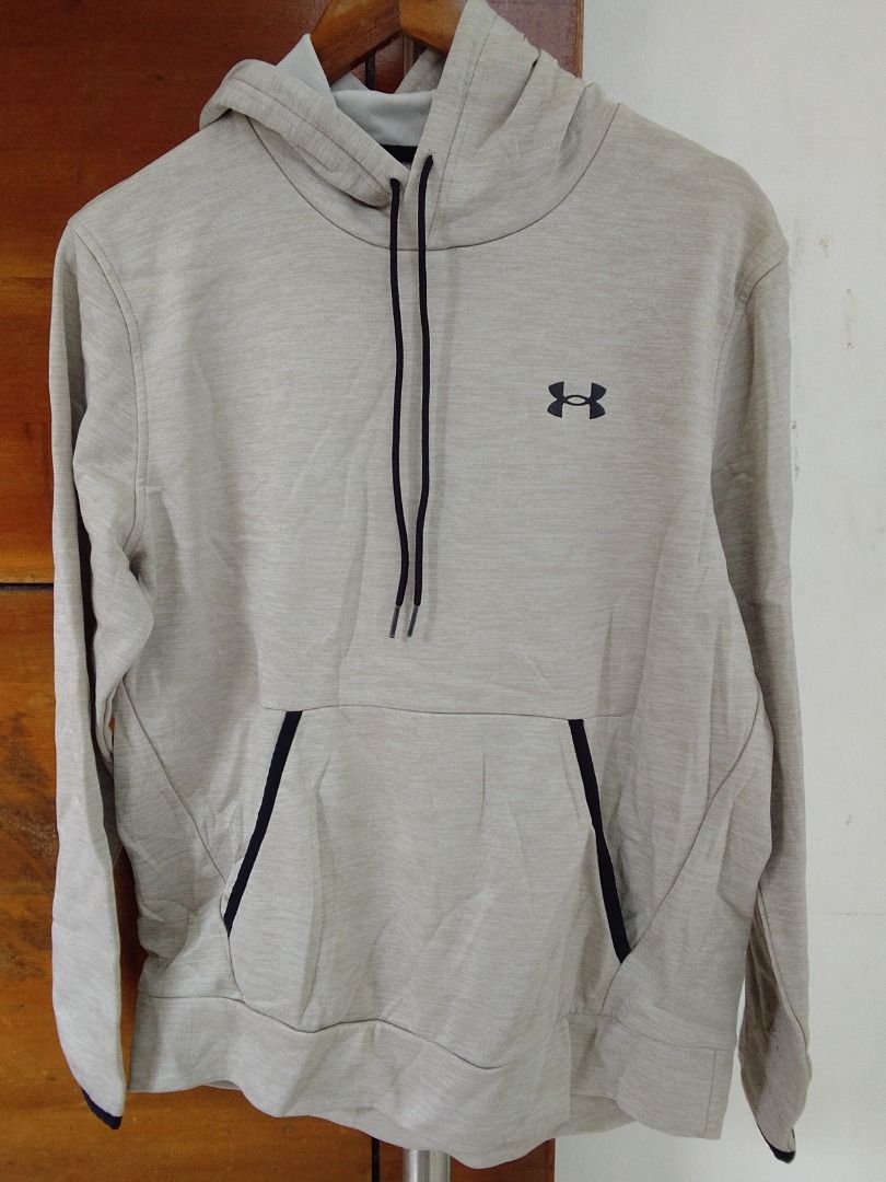 Under armour (Category: Coats, Jackets and Outerwear) located in Quezon City. Submitted by kema2191 (Listing ID 1465807681, Image 1). Description: .