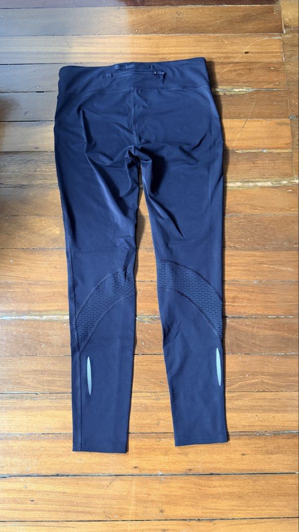 Under Armour Compression Leggings Medium Black (Category: Activewear) located in Quezon City. Submitted by bonkee_declutters (Listing ID 1465790857, Image 2). Description: - Color: black - Fabric: Smooth and stretchy with minimal wear - Key Features: Textured ribbed panels behind knees for extra flexibility - Storage: Small zippered pocket at the back waistband - Safety: Reflective strips near lower shins for night running RFS: not using it anymo