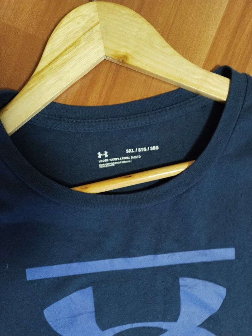 Under Armour Logo Tee XXXL (Category: Tshirts & Polo Shirts ) located in Mabalacat. Submitted by al_amin_thrift (Listing ID 1465859681, Image 2). Description: Under Armour Logo Tee — Navy, 3XL / Loose Fit Performance comfort — genuine Under Armour quality! ✔️ Authentic Under Armour — iconic sport brand ✔️ Big bold chest logo — instantly recognizable ✔️ Loose fit — relaxed, roomy, comfortable ✔️ Size 3XL — perfect for bigger frames ✔️ Navy blue — 