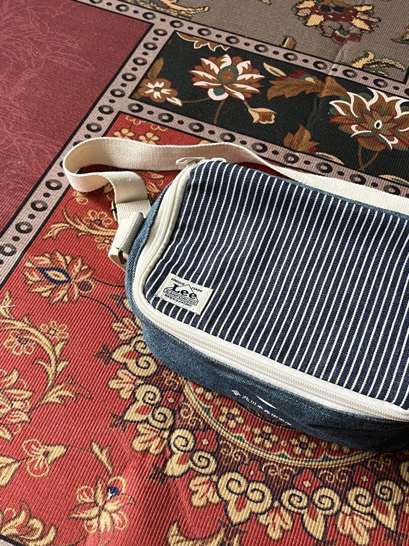 Union Made Lee Insulated Lunch Bag (Category: Sling Bags) located in Baguio. Submitted by whatthestore (Listing ID 1465780999, Image 2). Description: .