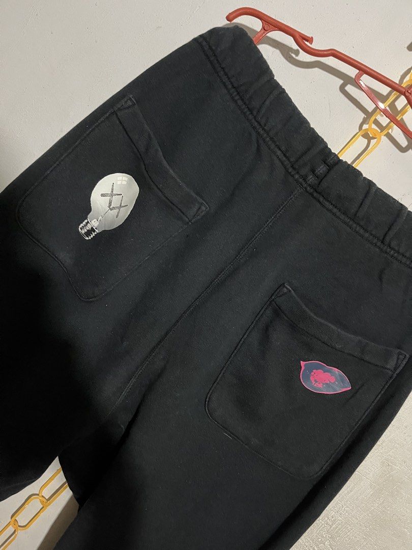 Uniqlo (Category: Joggers) located in Orani. Submitted by jhnrwthrift. (Listing ID 1465927932, Image 3). Description: Uniqlo kaws x warhol No issue W free L 40.