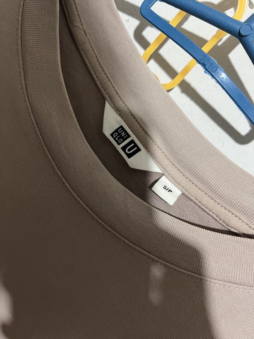 Uniqlo (Category: Tshirts & Polo Shirts ) located in Orani. Submitted by jhnrwthrift. (Listing ID 1465928176, Image 3). Description: Uniqlo Airism No issue 22 l 27.