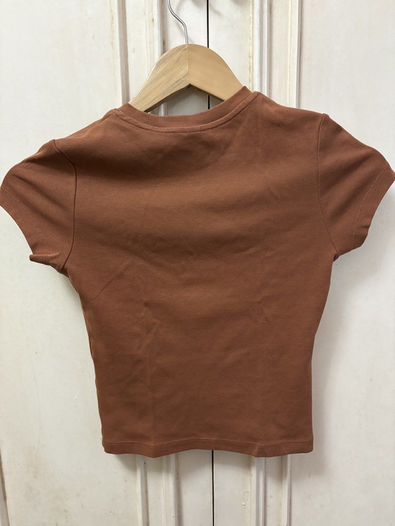 Uniqlo Baby Tee (Category: Shirts) located in Pasig City. Submitted by misharisse (Listing ID 1465766147, Image 2). Description: - rust color - size small.