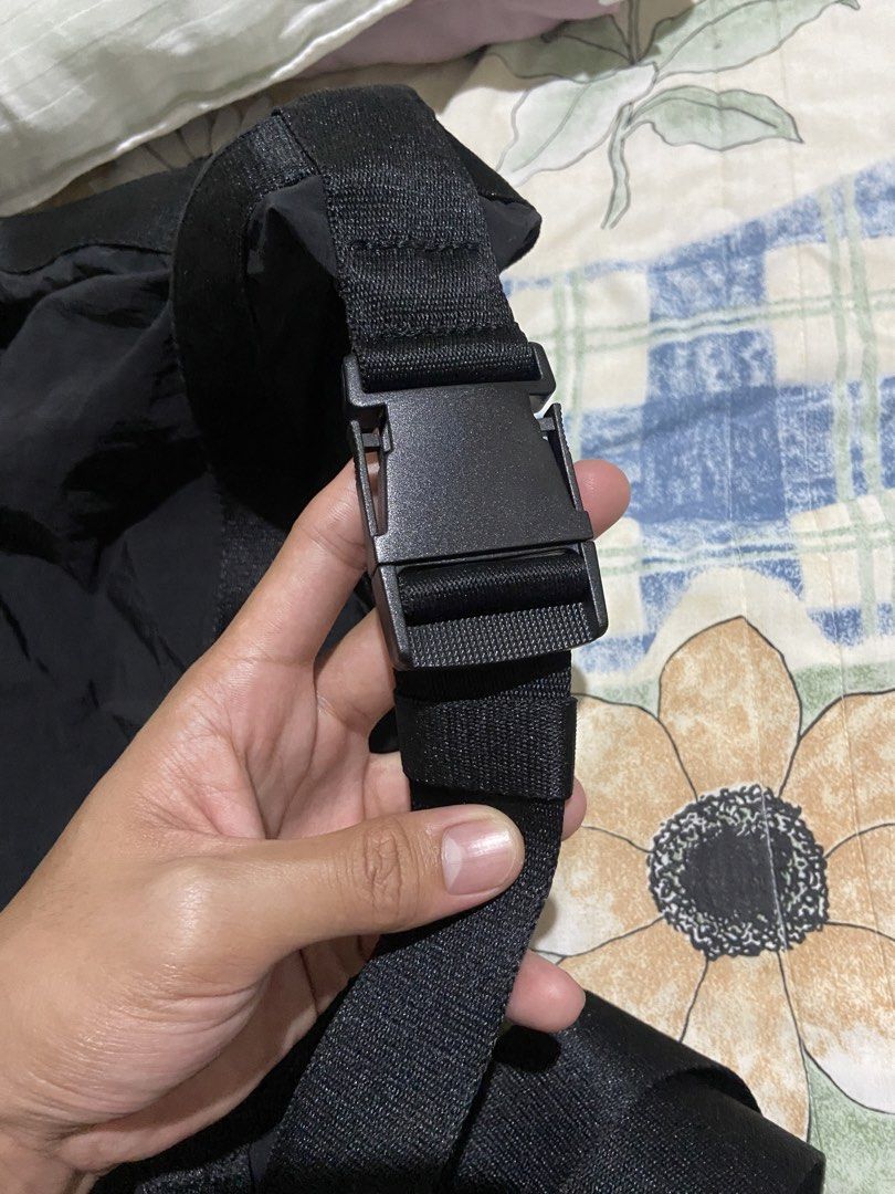 Uniqlo Bag (Category: Shoulder Bags) located in Iloilo. Submitted by bykirby (Listing ID 1464089905, Image 3). Description: No damage new po..