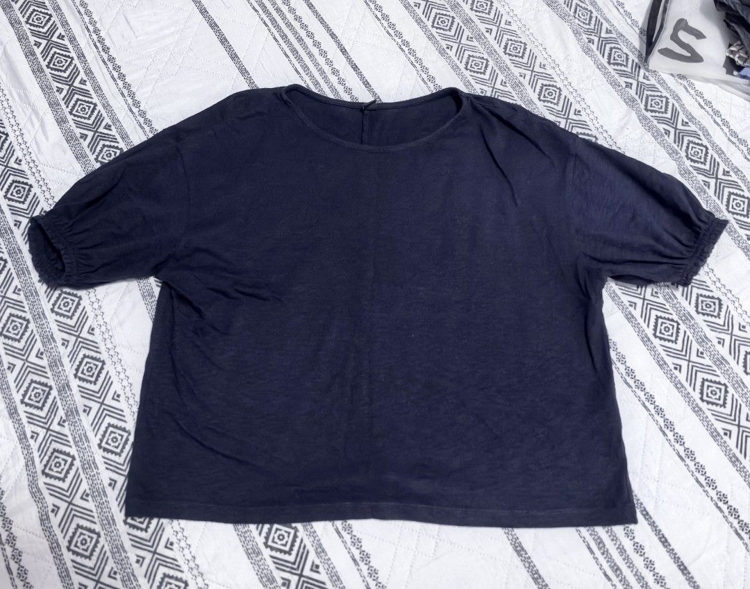 Uniqlo Blouse, Small (Category: Blouses) located in Naga. Submitted by princessta62477 (Listing ID 1465827580, Image 1). Description: .