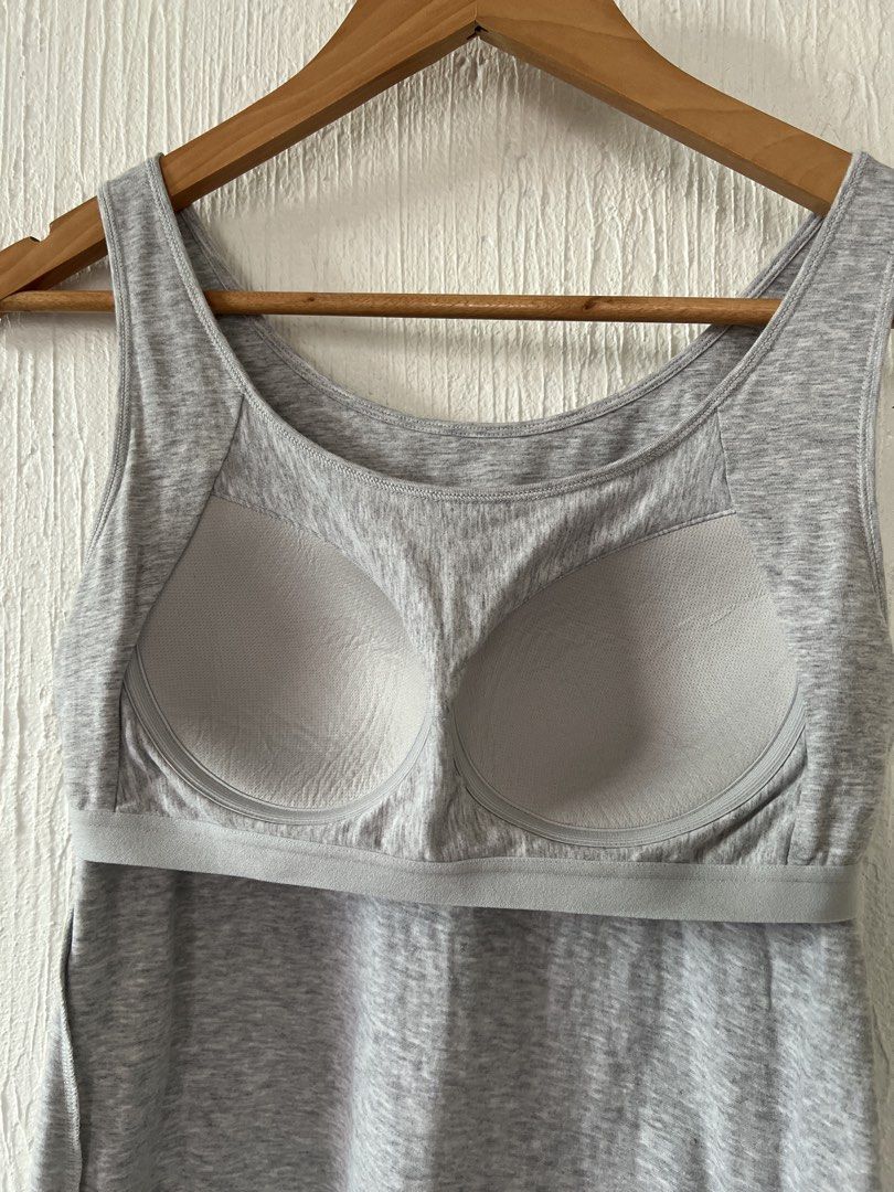 Uniqlo bra padded top (Category: Blouses) located in Amadeo. Submitted by mavmadel (Listing ID 1465822019, Image 3). Description: -large size -likenew -color rate 10/10.