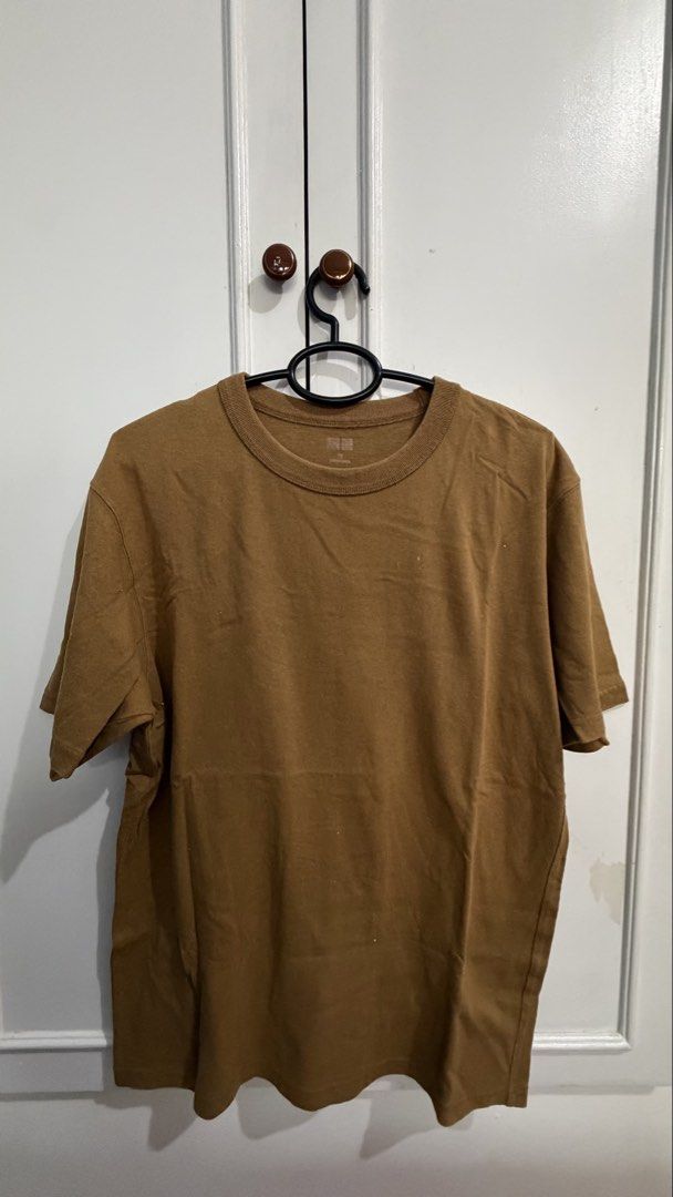 Uniqlo Crew Neck - Medium (Category: Tshirts & Polo Shirts ) located in Muntinlupa City. Submitted by katjmd (Listing ID 1465779437, Image 1). Description: Men’s Uniqlo Crew Neck - Medium.