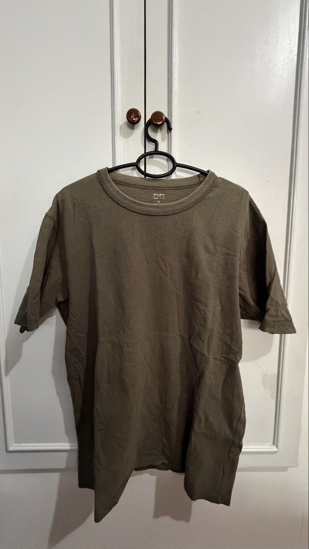 Uniqlo Crew Neck - XL (Category: Tshirts & Polo Shirts ) located in Muntinlupa City. Submitted by katjmd (Listing ID 1465781282, Image 1). Description: Men’s Uniqlo Crew Neck - XL.