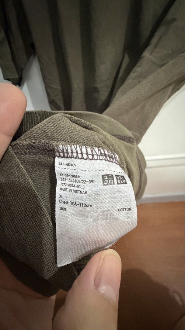 Uniqlo Crew Neck - XL (Category: Tshirts & Polo Shirts ) located in Muntinlupa City. Submitted by katjmd (Listing ID 1465781282, Image 2). Description: Men’s Uniqlo Crew Neck - XL.