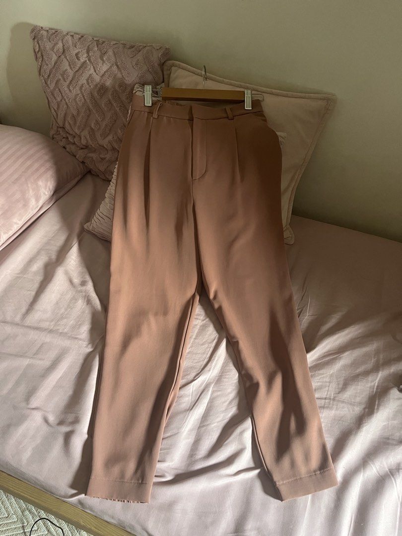 Uniqlo Dusty Pink Pants Size Small (Category: Other Bottoms) located in Makati City. Submitted by joylemjnd (Listing ID 1465783572, Image 1). Description: - Brand: Uniqlo - Color: Dusty Pink - Size: S - Design: Pleated front, stretchy back, front zipper and hook closure - Style: Versatile for office wear or casual outings.