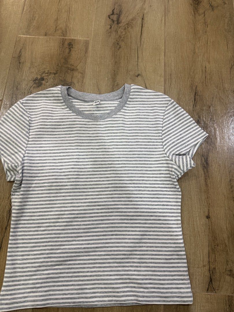 Uniqlo Fitted Blouse (Category: Blouses) located in Tagaytay City. Submitted by prelovedbytmj (Listing ID 1465874629, Image 1). Description: Uniqlo Fitted Blouse. Color Gray. Size Large but fit po sa small.