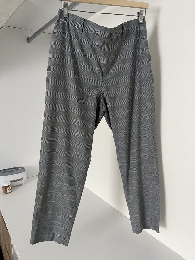 Uniqlo Grey Plaid Ankle Pants (Category: Trousers) located in Quezon City. Submitted by cooperminie (Listing ID 1465816102, Image 1). Description: - Brand: Uniqlo - Item: Grey plaid pants - Size: XXL (Waist: 81-87 cm, Hips: 106-112 cm) - Material: Polyester, rayon, and spandex blend with stretch fabric - Features: Comfortable fit, classic checked pattern, versatile for work or casual outings.