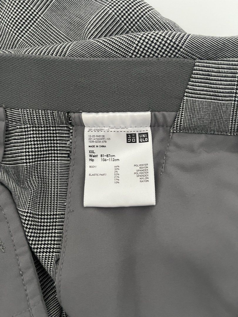Uniqlo Grey Plaid Ankle Pants (Category: Trousers) located in Quezon City. Submitted by cooperminie (Listing ID 1465816102, Image 3). Description: - Brand: Uniqlo - Item: Grey plaid pants - Size: XXL (Waist: 81-87 cm, Hips: 106-112 cm) - Material: Polyester, rayon, and spandex blend with stretch fabric - Features: Comfortable fit, classic checked pattern, versatile for work or casual outings.