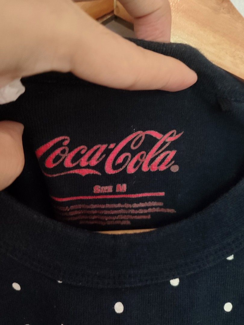 Uniqlo Gu x Coca Cola Tee (Category: Tshirts & Polo Shirts ) located in Ibajay. Submitted by trendholicrepublique (Listing ID 1465769510, Image 3). Description: Uniqlo Gu x Coca Cola Tee 129 Php Color Rate 9.5/10 Medium On Tag (22 x 26) Very Good Condition (need wash.