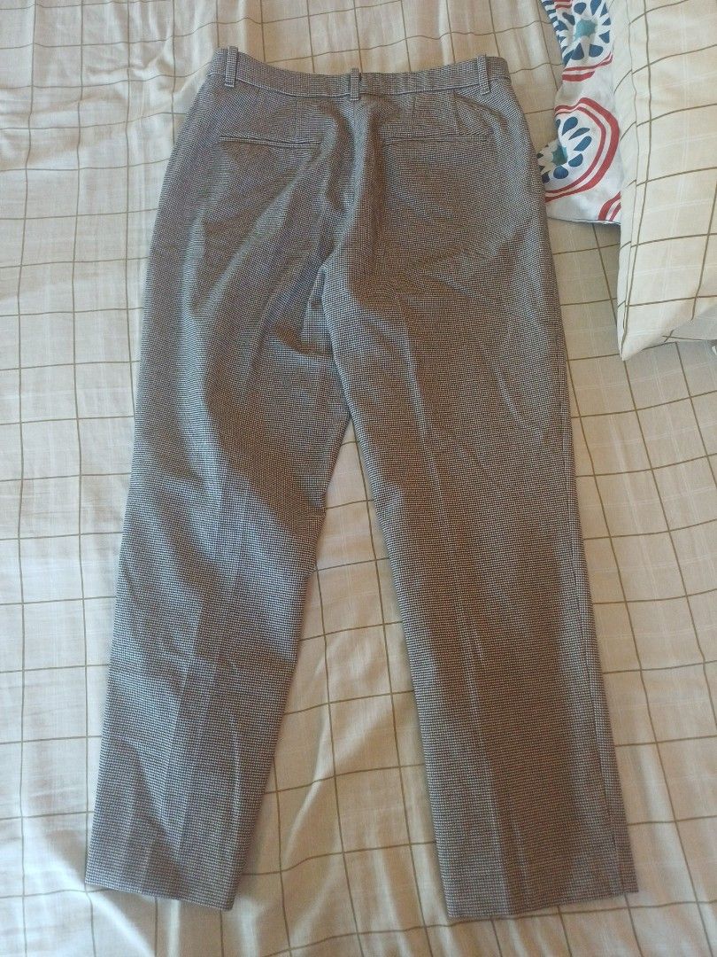 Uniqlo Houndstooth Pattern Trousers Size XL (Category: Other Bottoms) located in Quezon City. Submitted by happy_jeriboi (Listing ID 1465771668, Image 2). Description: - Brand: Uniqlo - Item: Houndstooth Trousers - Color: Classic Grey and Black pattern - Size: XL (Fits waist 75-81cm, hip 100-106cm) - Material: 66% polyester, 30% rayon, 4% spandex with recycled polyester fiber - Fit: Straight-leg cut - Condition: clean, worn a few times - Style: I