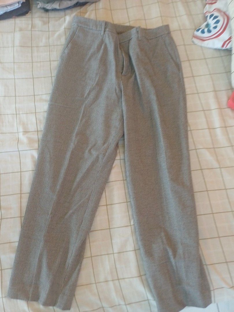 Uniqlo Houndstooth Pattern Trousers Size XL (Category: Other Bottoms) located in Quezon City. Submitted by happy_jeriboi (Listing ID 1465771668, Image 1). Description: - Brand: Uniqlo - Item: Houndstooth Trousers - Color: Classic Grey and Black pattern - Size: XL (Fits waist 75-81cm, hip 100-106cm) - Material: 66% polyester, 30% rayon, 4% spandex with recycled polyester fiber - Fit: Straight-leg cut - Condition: clean, worn a few times - Style: I