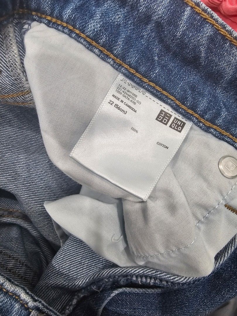Uniqlo Jeans (Category: Jeans) located in Manaoag. Submitted by dressupdear (Listing ID 1465797782, Image 3). Description: 280 EACH Uniqlo Wide Leg Cropped Jeans, 22 (56cm on tag) Uniqlo Natural Fit Jeans, 24 (61 cm on tag).