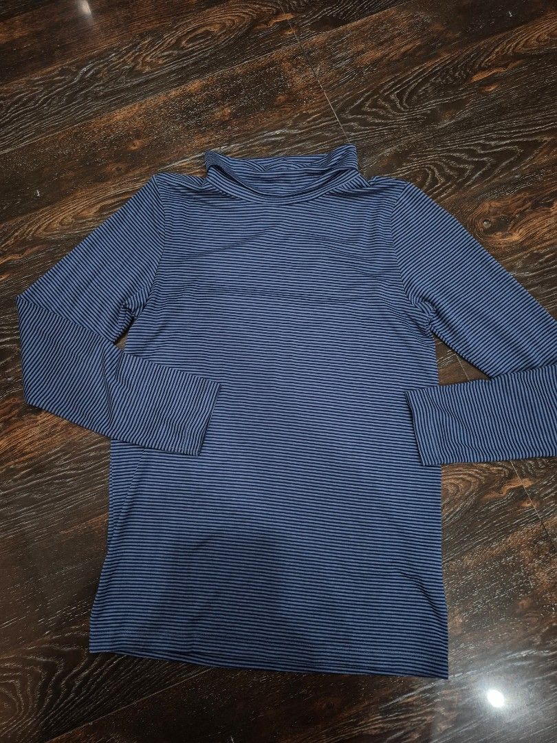 Uniqlo Kids Heattech (Category: Babies & Kids Fashion) located in Santa Cruz. Submitted by deenem (Listing ID 1465799161, Image 1). Description: Size 130 on Tag.