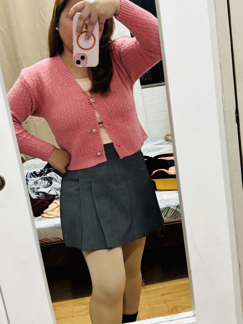 Uniqlo Pleated Skort Gray (Category: Skirts) located in Cainta. Submitted by prelovebytish (Listing ID 1465885782, Image 1). Description: Uniqlo gray pleated skort with built-in inner shorts. Two-way stretch fabric moving vertically and horizontally. Wide pleats all around for a neat look. Neat miniskirt silhouette hiding shorts underneath for worry-free wear. Clean neutral shade matching various tops easily. Tag still attached showing original s