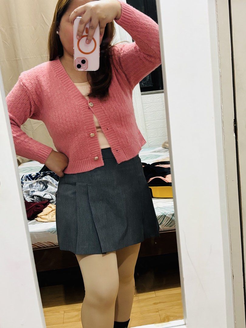 Uniqlo Pleated Skort Gray (Category: Skirts) located in Cainta. Submitted by prelovebytish (Listing ID 1465885782, Image 2). Description: Uniqlo gray pleated skort with built-in inner shorts. Two-way stretch fabric moving vertically and horizontally. Wide pleats all around for a neat look. Neat miniskirt silhouette hiding shorts underneath for worry-free wear. Clean neutral shade matching various tops easily. Tag still attached showing original s