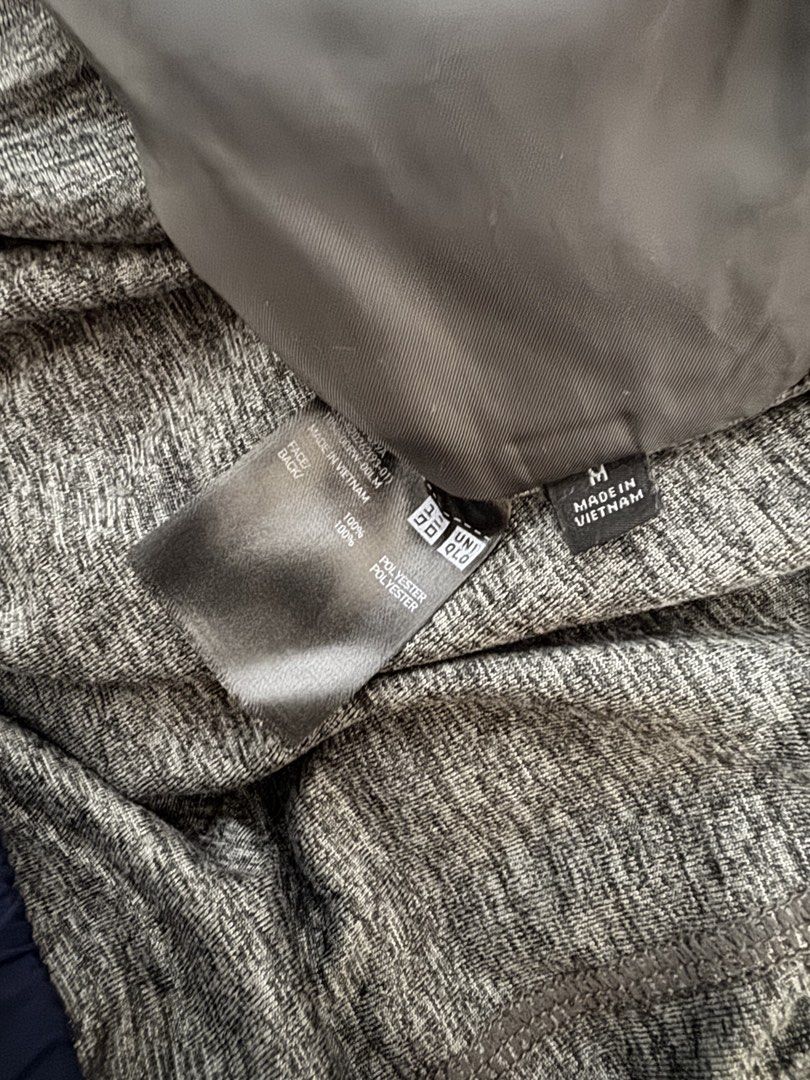 UNIQLO Reversible Jacket in Navy - Size M (Category: Coats, Jackets and Outerwear) located in Quezon City. Submitted by chryswb (Listing ID 1465783084, Image 2). Description: - Size - M - Smooth Fabric - Reversible Parka - Location of Seller - Near New Manila, Quezon City - MOP : GCash - Delivery fee c/o buyer - Proof of payment before delivery. Feel free to send me a message for further inquiries..