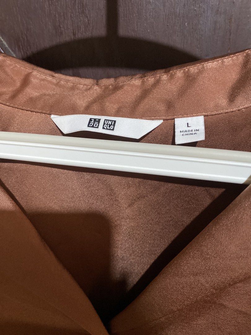 Uniqlo Satin Long Sleeve Button Down Blouse Size Large for Women Oversized (Category: Longsleeves) located in Cainta. Submitted by narraveranda (Listing ID 1465860482, Image 2). Description: .