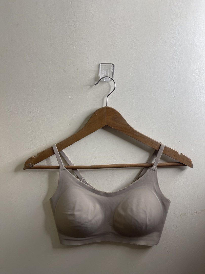 Uniqlo seamless bra M fb32 (Category: Undergarments & Loungewear) located in Baguio. Submitted by affordaprice_2600baguio (Listing ID 1465824496, Image 1). Description: .