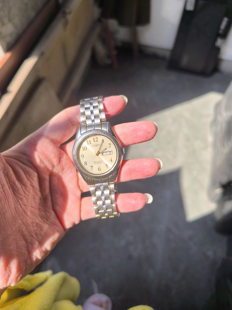 Men's Watch (Category: Luxury Watches) located in Manila. Submitted by sxynss (Listing ID 1465941741, Image 2). Description: solar Watch with date indicator.