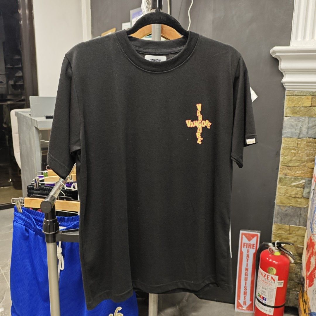 VAN GORE Black Graphic T-Shirt (Category: Tshirts & Polo Shirts ) located in Iloilo. Submitted by teezeewhyyy (Listing ID 1465932960, Image 1). Description: .