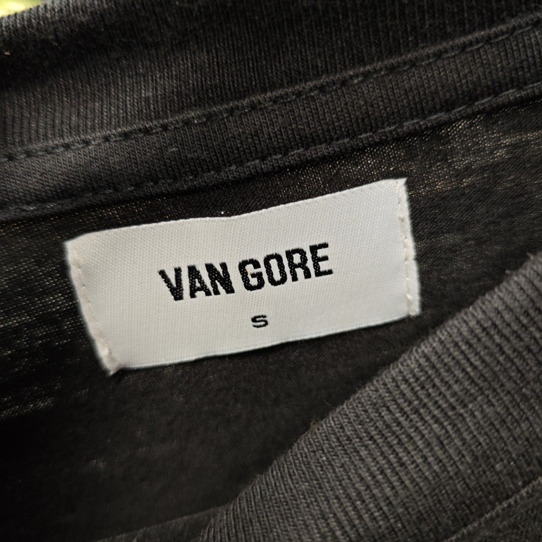 VAN GORE Black Graphic T-Shirt (Category: Tshirts & Polo Shirts ) located in Iloilo. Submitted by teezeewhyyy (Listing ID 1465932960, Image 3). Description: .
