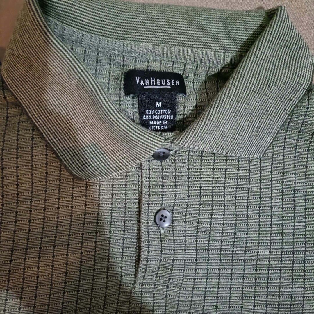 Van Heusen Green Patterned Polo Shirt Size M (Category: Tshirts & Polo Shirts ) located in Manila. Submitted by wiseflower_e82c5a (Listing ID 1465927852, Image 1). Description: - Brand: Van Heusen - Color: Green with subtle grid pattern - Size: Medium (Regular fit) - Material: 60% Cotton, 40% Polyester - Design: Short sleeves, standard collar, 2-button placket, 1 left chest pocket - Condition: Excellent - Perfect for casual wear, office-to-weeken