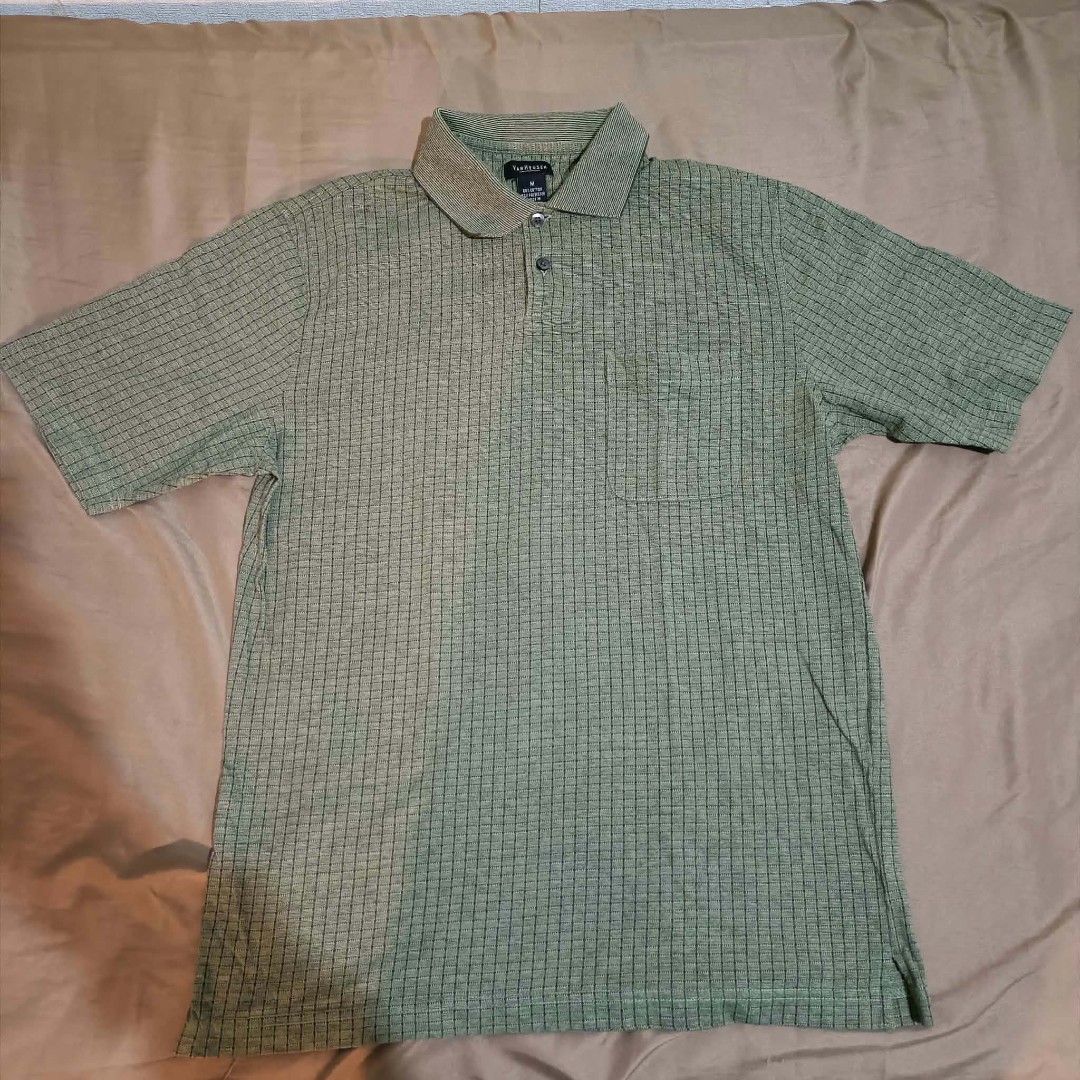 Van Heusen Green Patterned Polo Shirt Size M (Category: Tshirts & Polo Shirts ) located in Manila. Submitted by wiseflower_e82c5a (Listing ID 1465927852, Image 2). Description: - Brand: Van Heusen - Color: Green with subtle grid pattern - Size: Medium (Regular fit) - Material: 60% Cotton, 40% Polyester - Design: Short sleeves, standard collar, 2-button placket, 1 left chest pocket - Condition: Excellent - Perfect for casual wear, office-to-weeken