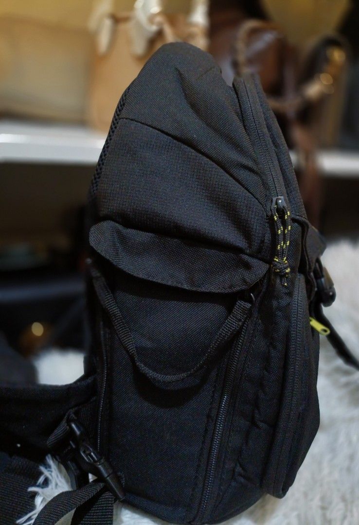 Vanguard Biin 47 Sling Bag/ One shoulder backpack camera bag (Category: Camera Bags & Carriers) located in Bocaue. Submitted by bags.and.beyond (Listing ID 1465940004, Image 3). Description: ✨ Sling-type single-strap backpack with a structured, compact shape ✨Delivery via Lalamove or J&T ✨Payment first.