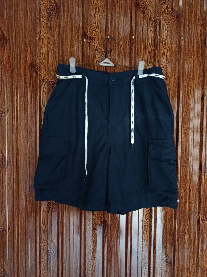 Vans Cargo Shorts Navy Blue (Category: Shorts) located in Kapalong. Submitted by silverbird-2f41b5 (Listing ID 1465856453, Image 1). Description: - Brand: Vans - Color: Navy blue - Style: VN0A5FS6LKZ - Material: Durable cotton fabric - Features: Multiple side and back pockets, branded drawstring waist - Build: Clean stitching and sturdy buttons - Ideal for: Casual wear and skating.