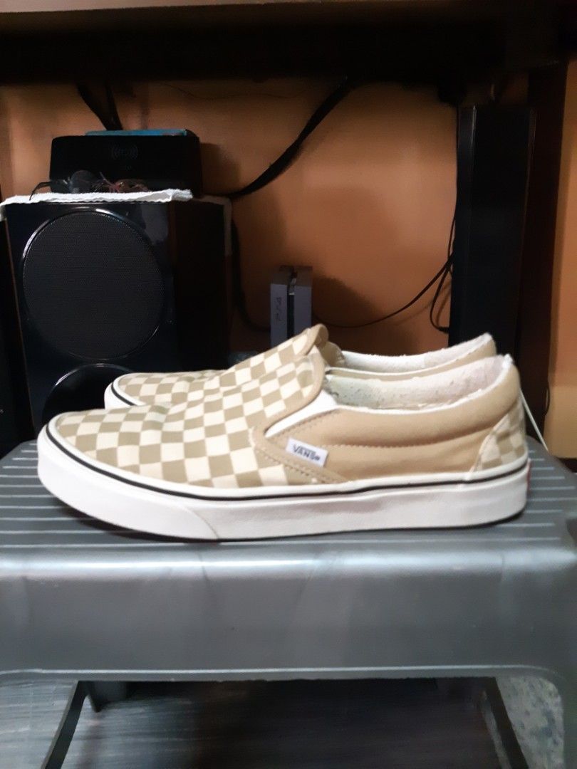 Vans classic slip-on (Category: Sneakers) located in Quezon City. Submitted by littlebigscore (Listing ID 1465840214, Image 2). Description: Size 9M - No box Beige colorway.