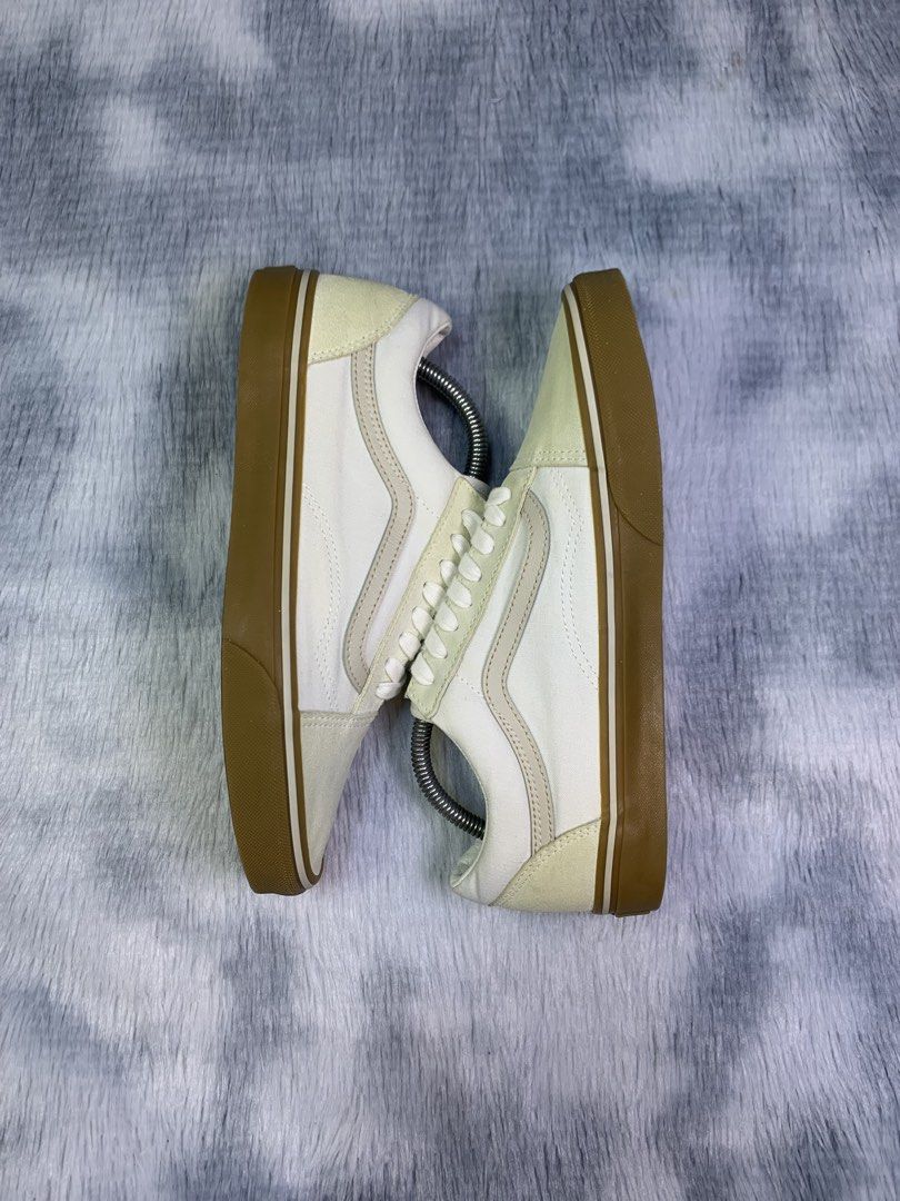 VANS OLD SKOOL GUMSOLE (Category: Sneakers) located in Quezon City. Submitted by shooz.kartel (Listing ID 1465908263, Image 2). Description: For sale only‼️ VANS OLD SKOOL GUMSOLE Excellent condition Issue minimal sign of usage only Size 9 us 42 euro 27 cm 1550 + sf only Legit/Authentic 💯 Pm for fast transact! 📩 Can do ship nationwide MOP: paymaya, bank transfer or gcash Location: Metro manila.