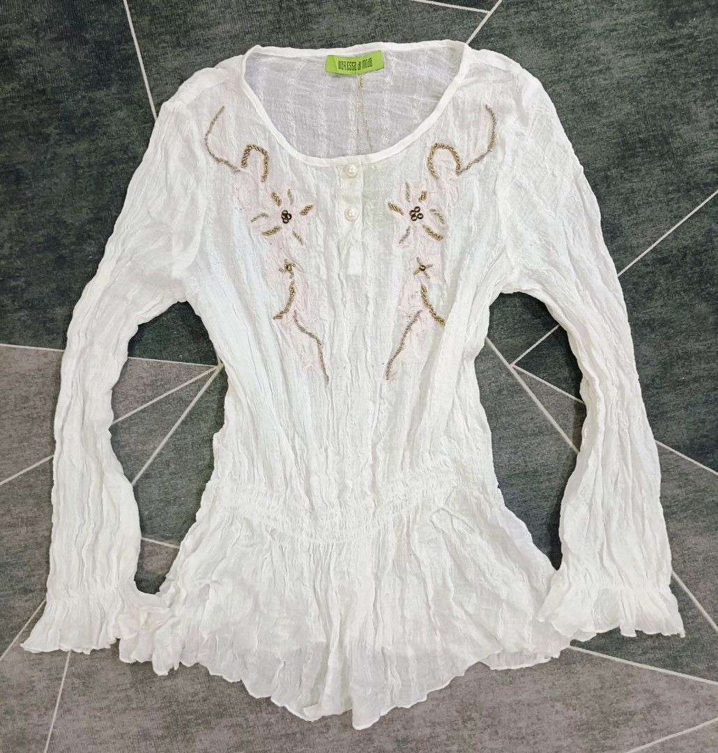 Varessa De Moda Top (Womens) (Category: Dresses) located in Cebu City. Submitted by renzecamingay (Listing ID 1465892733, Image 1). Description: Varessa De Moda Top Good as New Small fit 650 Plus ship Only Thank you and GOD bless ☺️.