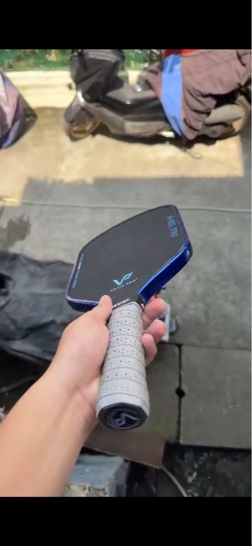 Vatic Pro V-Sol Pro Flash 16mm (Category: Racket and Ball Sports) located in Manila. Submitted by gift.grca (Listing ID 1465807087, Image 2). Description: Vatic Pro V-Sol Pro Flash 16mm -new edge tape -nae grip tape -with paddle bag cover The Vatic Pro V-Sol Pro Flash LH 16mm is a hybrid-shape pickleball paddle featuring a floating expanded polypropylene (EPP) foam core with EVA perimeter foam and a raw Toray T700 carbon fiber face. Technical Spe