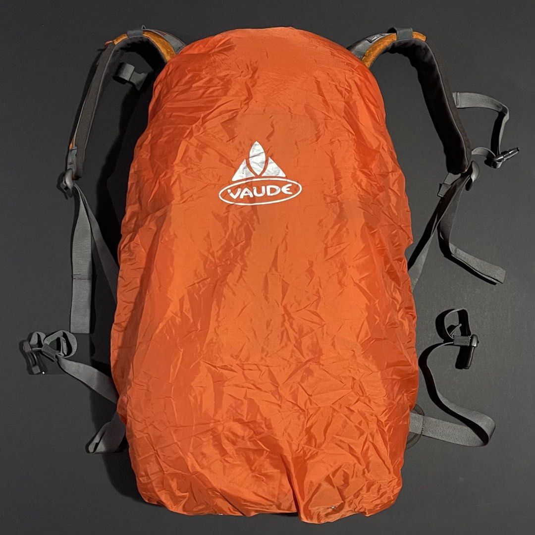 Vaude Brenta 26 Rusty Mocha (Category: Hiking & Camping) located in Manila. Submitted by sole_origin (Listing ID 1465761180, Image 1). Description: FOR SALE LEGIT / AUTHENTIC Vaude Brenta 26 Rusty Mocha 26Liters with raincover Slightly used, good condition -₱2,000 only Shipping via LBC / J&T / JRS / Lalamove 📍BGC, Taguig.