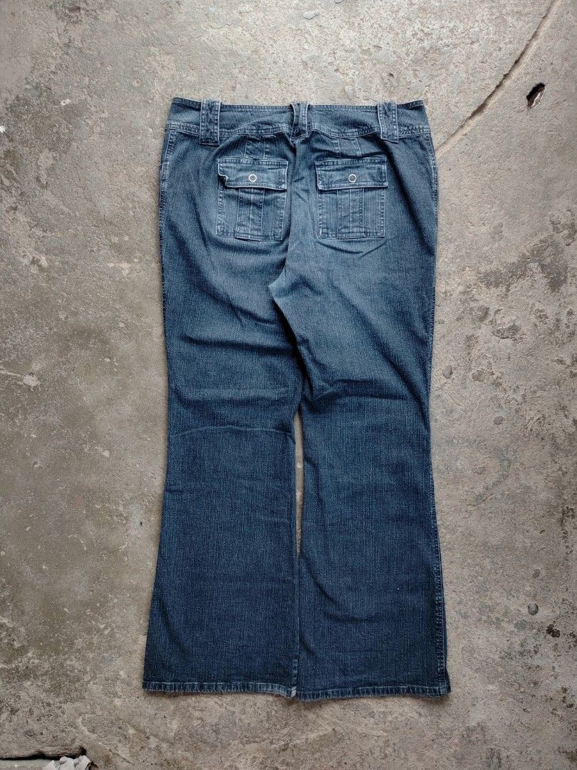 Venezia Y2k Bootcut (Category: Jeans) located in Muntinlupa City. Submitted by lokalthriftco. (Listing ID 1465821070, Image 2). Description: Size 36 Minimal Stains Need wash Good condition.