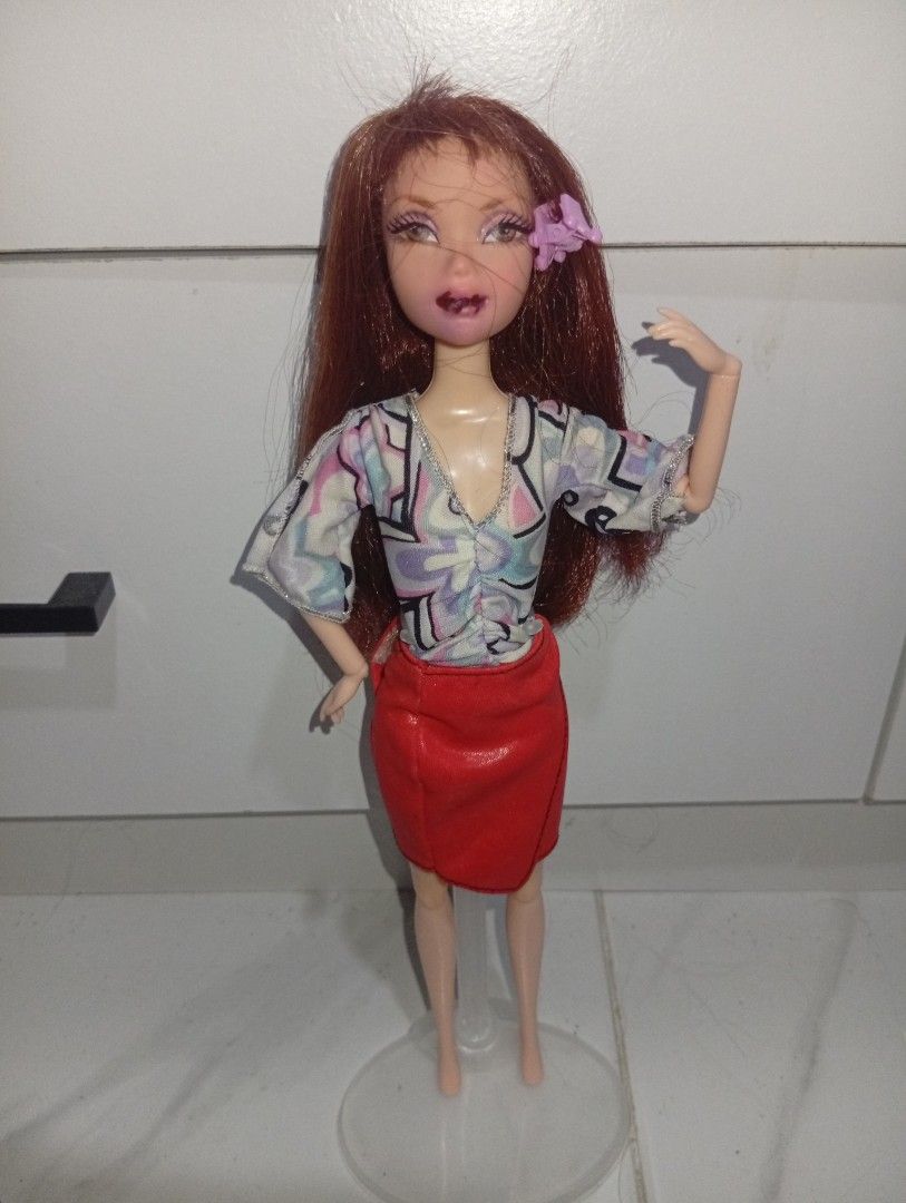 Very flawed Myscene doll (Category: Figurines & Statues) located in Taguig. Submitted by jade_dolls (Listing ID 1465850914, Image 1). Description: .