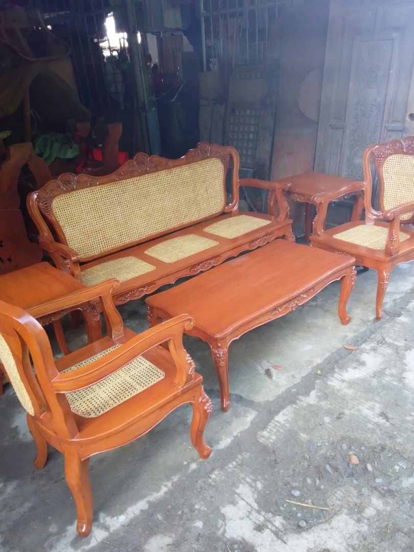 Victorian Sala set narra wood (Category: Sofas) located in Manila. Submitted by carmelites36250 (Listing ID 1465797302, Image 1). Description: #forsale #furniturestore Victorian sala set ❤❤❤ 1 pc Long✅ 2pcs single chairs✅ 1 Center table✅ 2 Pcs side table ✅ Solid Narra wood fully Varnish ✅ Pm me only ☎☎☎☎ 52,500 Only ✅✅✅.