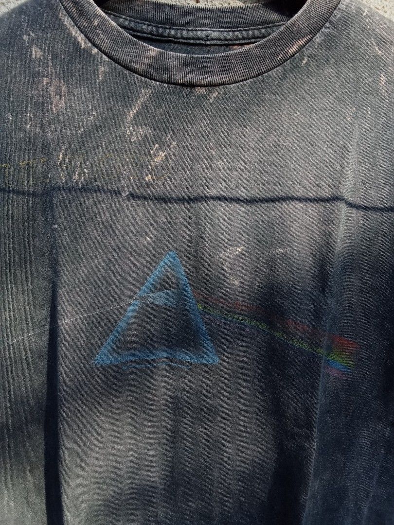 VINTAGE 90's PINK FLOYD TOUR TEE (Category: Tshirts & Polo Shirts ) located in Bayombong. Submitted by ern__ygr15 (Listing ID 1465840010, Image 2). Description: excellent condition no issue W20×L26 color rate 10/10.