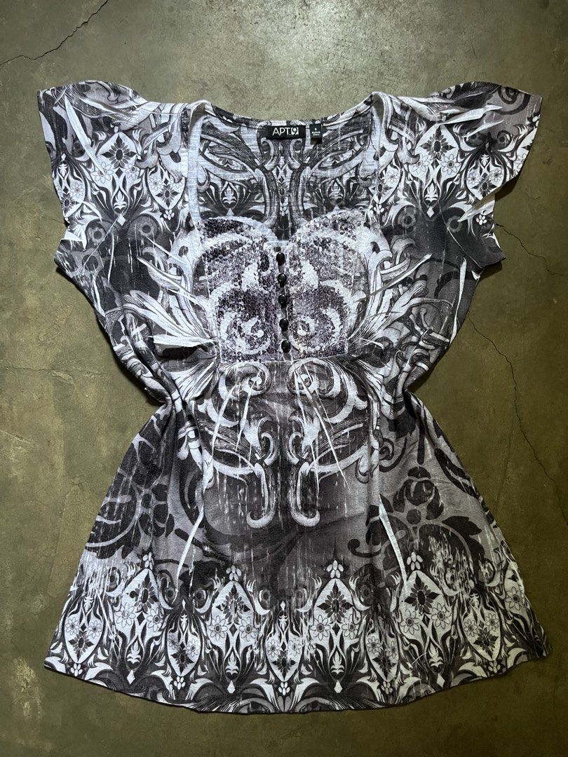 Vintage Apt.9 graphic print sublimation top (Category: Blouses) located in Manila. Submitted by ljpgdn (Listing ID 1462316978, Image 1). Description: Dm me for more deets :).