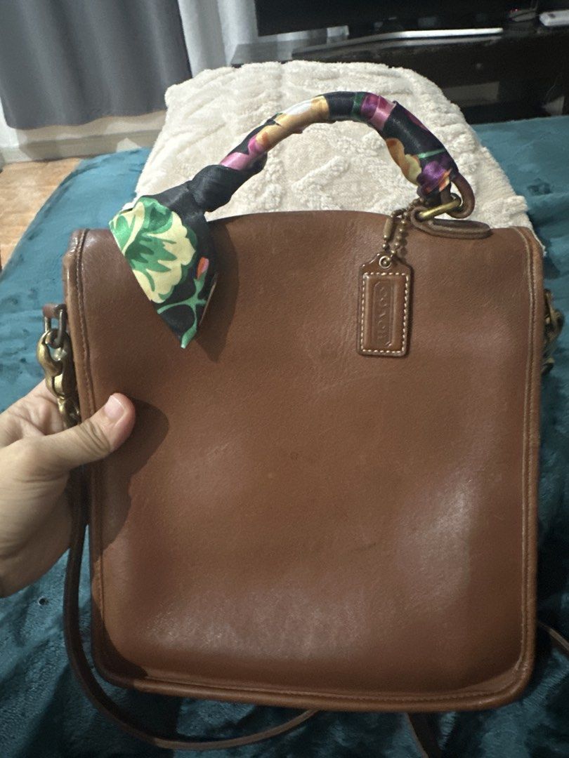Vintage Coach (Category: Luxury Bags & Wallets) located in Las Pinas. Submitted by frendzbagsunlimited (Listing ID 1465916516, Image 3). Description: .