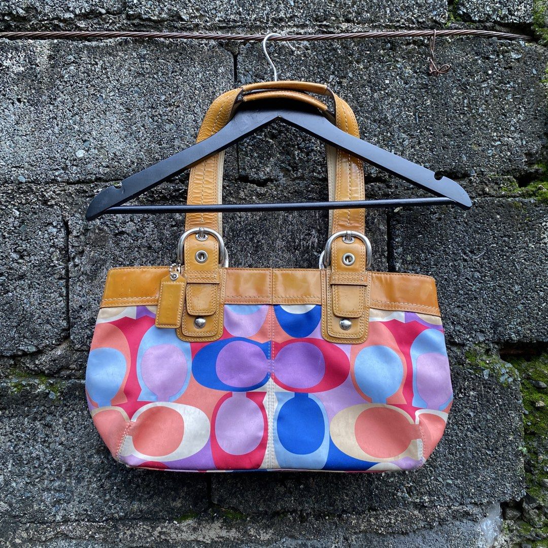 Vintage Coach (Category: Shoulder Bags) located in Pasig City. Submitted by lumangkamisa (Listing ID 1465920478, Image 2). Description: Needs Cleaning Please see pics for the condition.