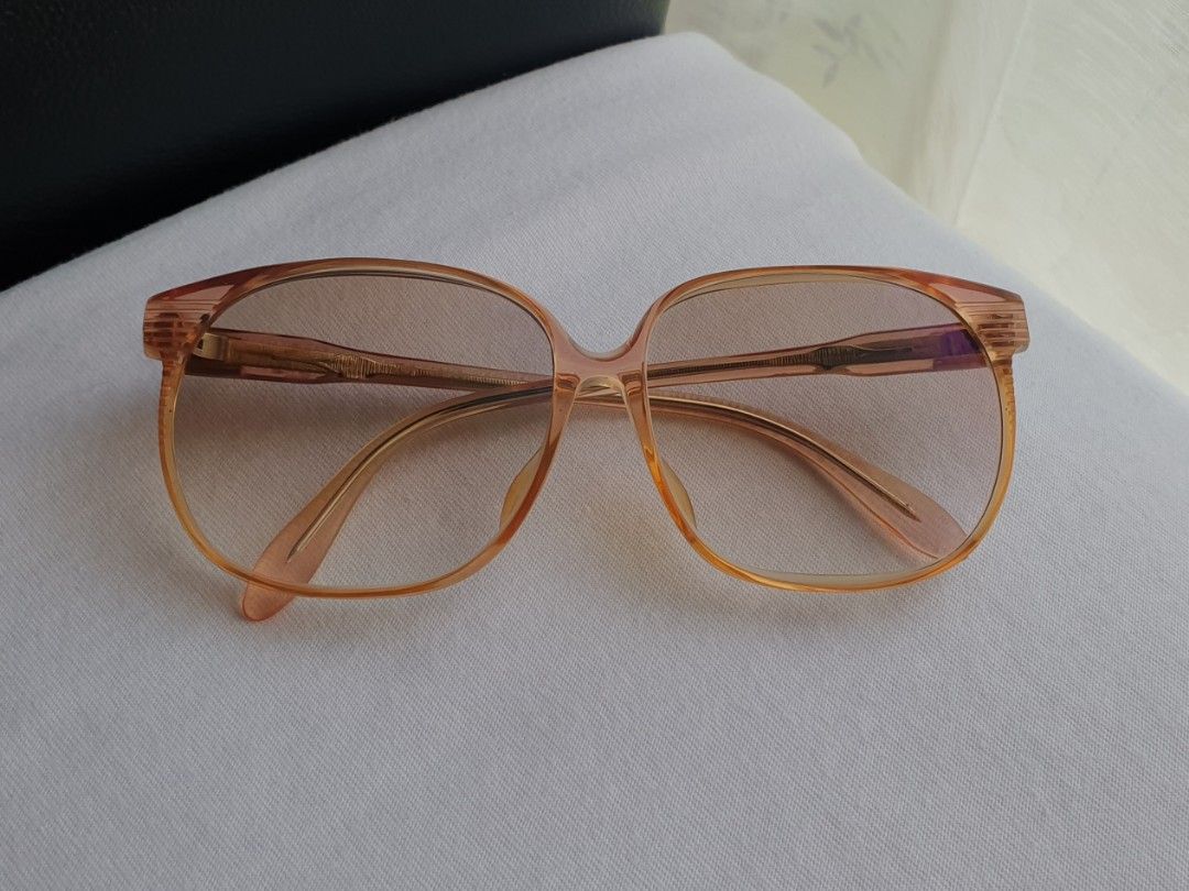Vintage D&E Emanuel Eyeglass Frame (Category: Sunglasses & Eyewear) located in Quezon City. Submitted by WasalakTwo (Listing ID 1465949142, Image 1). Description: Bought in Japan 1980s Goodcondition Still presentable Lens are graded, but replaceable Open for delivery nationwide Front Width 13.6cm Front Height 5cm.