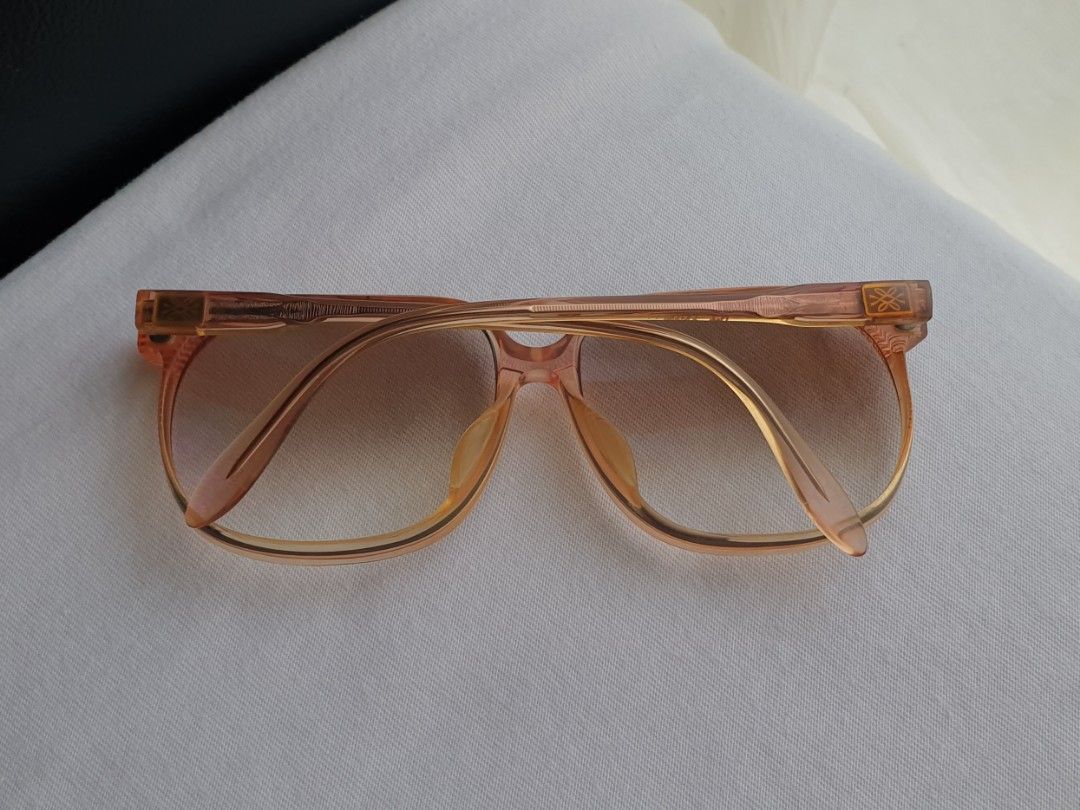 Vintage D&E Emanuel Eyeglass Frame (Category: Sunglasses & Eyewear) located in Quezon City. Submitted by WasalakTwo (Listing ID 1465949142, Image 2). Description: Bought in Japan 1980s Goodcondition Still presentable Lens are graded, but replaceable Open for delivery nationwide Front Width 13.6cm Front Height 5cm.